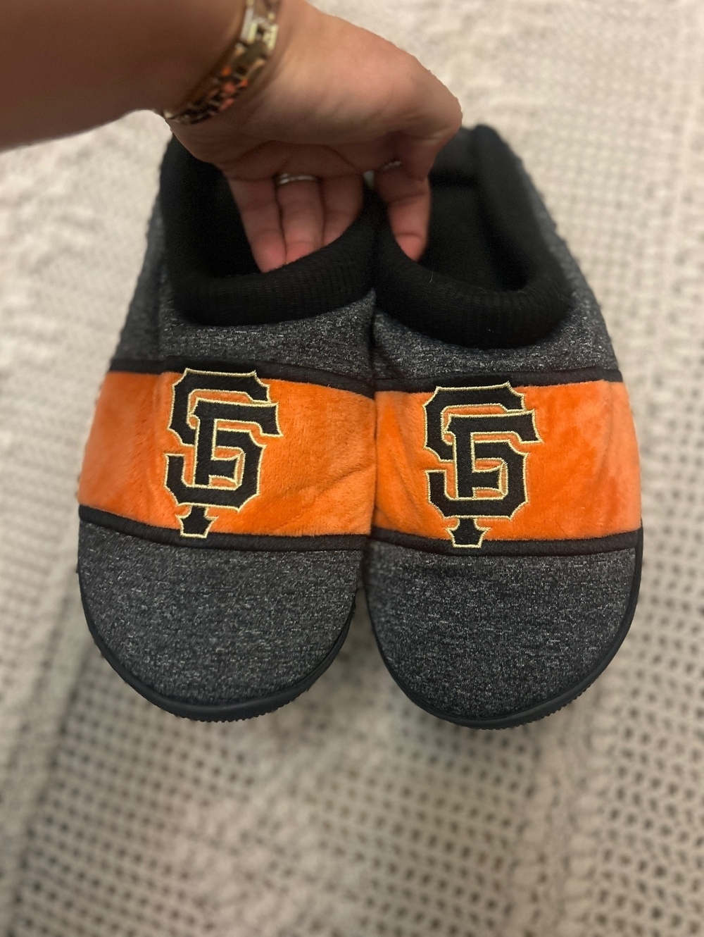 SF Giants Slippers Men’s L 11-12 Gray Black Orange Fuzzy MLB NWOT Baseball